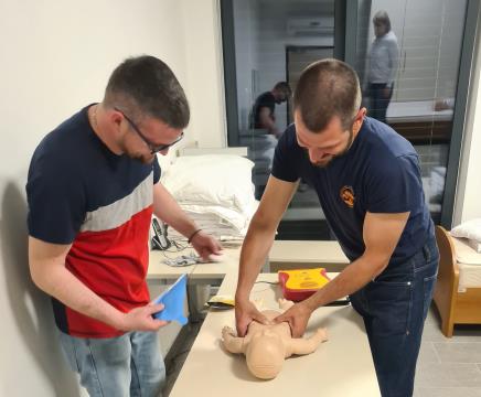 tečaj prvih posredovalcev 